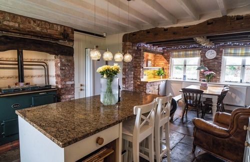 Overton-on-dee Cottage | 4 bedroom accommodation in Wrexham