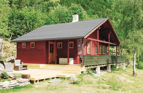Kvam House | 4 bedroom accommodation in Steinstø