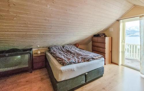 Hardangerfjord House | 4 Bedroom Awesome Home In Tørvikbygd