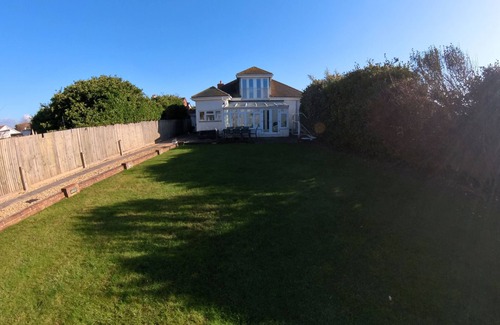 Wittering House | 4 bedroom Beach House with spacious garden