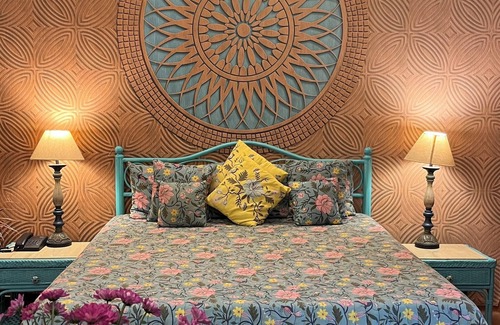 Safdarjung Enclave Bed & Breakfast | 4-bedroom bed & breakfast in phenomenal New Delhi with WiFi, AC