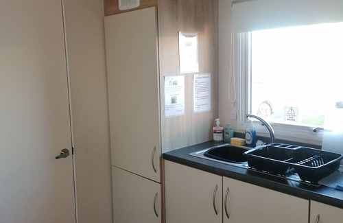 Clacton-on-Sea Ski Chalet | 4-bedroom Caravan/static Home in Clacton-on-sea