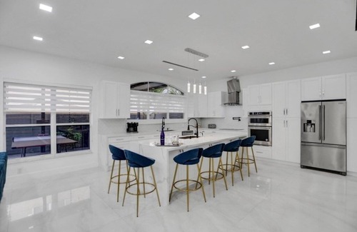 Fort Lauderdale Villa | 4 Bedroom Designer Home Next to Shul and Community Pool by RedAwning