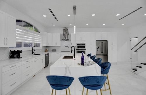 Fort Lauderdale Villa | 4 Bedroom Designer Home Next to Shul and Community Pool by RedAwning
