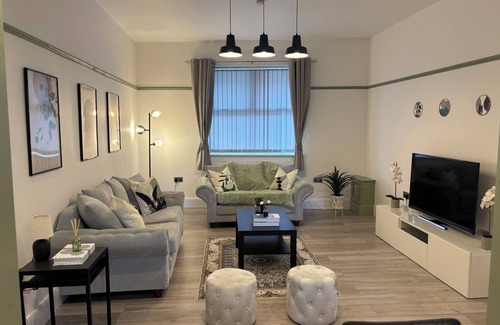 Wallasey House | 4 bedroom home located in Wallasey, Merseyside