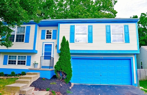 Columbus House | 4 Bedroom home w/fireplace