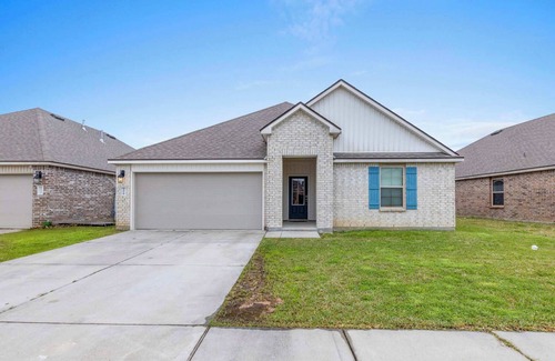 Lake Charles House | 4 Bedroom home with Hot Tub in Lake Charles, La
