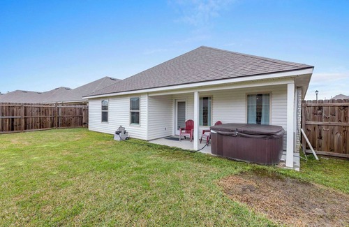 Lake Charles House | 4 Bedroom home with Hot Tub in Lake Charles, La