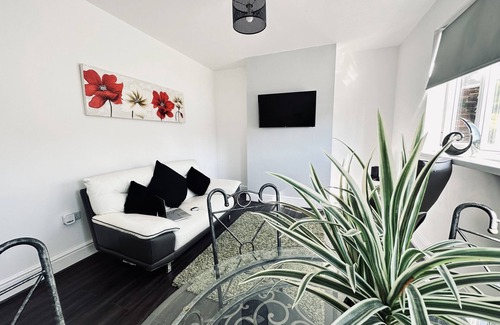 Alvaston House | 4 Bedroom House 2 Bathroom - Derby -Close To R/R