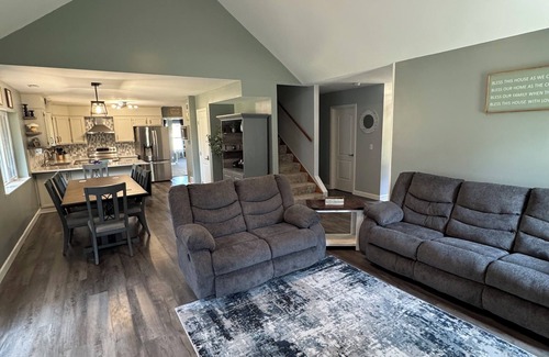 Grantville House | 4 Bedroom House at Perry Lake