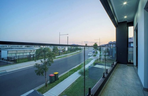 Marsden Park House | 4-bedroom house in brilliant Marsden Park with AC