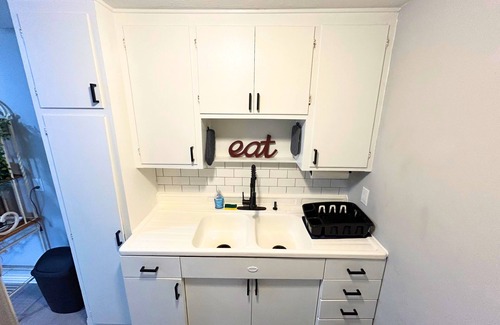 Johnstown House | 4-bedroom house in charming Johnstown with AC