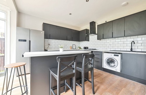 Kidbrooke with Hornfair House | 4 BedRoom house in Greenwich