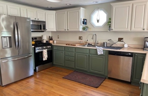 South Bend House | 4 bedroom house in lovely Sunnymede neighborhood: 5 min drive to ND
