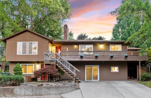 Hillsboro House | 4-bedroom house in serene Hillsboro with fitness room, AC