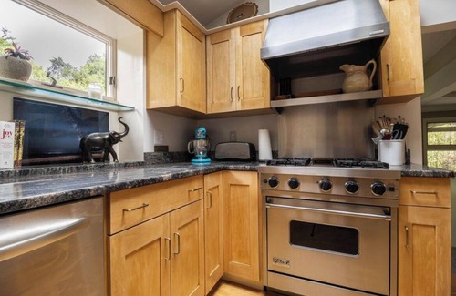 Haversham House | 4-bedroom house in Shelter Harbor w/private access to pristine Weekapaug Beach