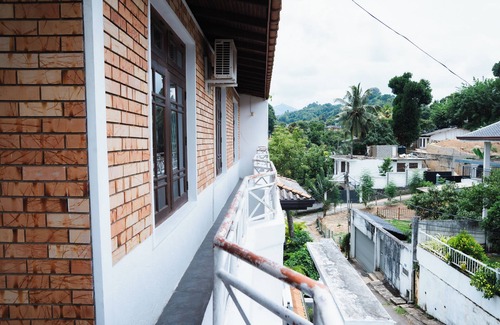Kandy House | 4-bedroom house in tranquil Kandy with AC, WiFi