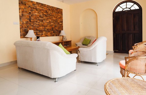 Kandy House | 4-bedroom house in tranquil Kandy with AC, WiFi