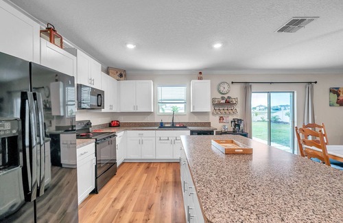 Elfers House | 4-bedroom house in beautiful New Port Richey with AC, WiFi