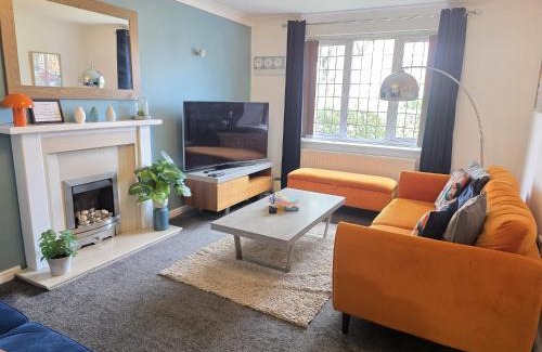 Wythenshawe House | 4 Bedroom House Near Manchester Airport, Wythenshawe Hospital and Trafford Centre