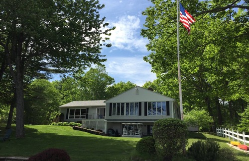 Raymond House | 4-bedroom lake house in serene Raymond with WiFi, AC. Relax and unwind.