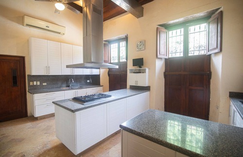 Centro Villa | 4 Bedroom Luxury Villa in Old City
