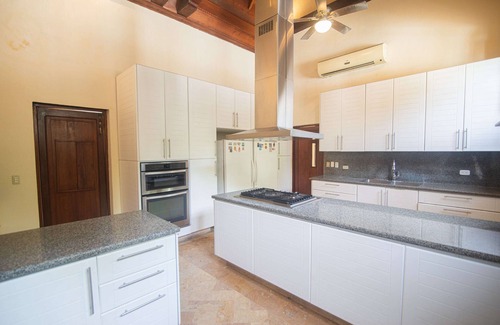 Centro Villa | 4 Bedroom Luxury Villa in Old City