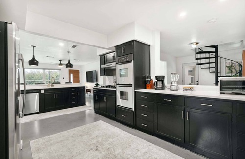 Dawson House | 4 bedroom near SoCo with a Sauna