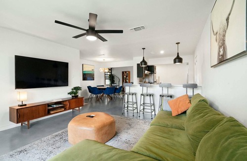 Dawson House | 4 bedroom near SoCo with a Sauna