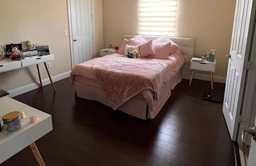 Doral Apartment | 4 Bedroom Single family 439872 by Houzlet