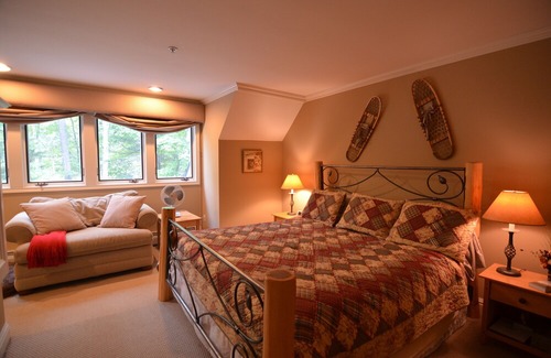 Ludlow Condo | 4-Bedroom Ski-in/Ski-out Condo with hot tub in Okemo Ledgewood