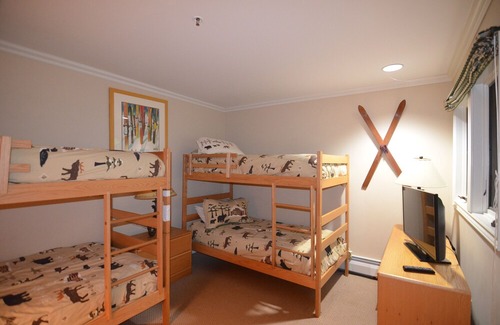 Ludlow Condo | 4-Bedroom Ski-in/Ski-out Condo with hot tub in Okemo Ledgewood