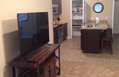 Columbia House | 4 bedroom, sleeps 8. Cheaper than a hotel! Close to Downtown, MU, and Stadium!