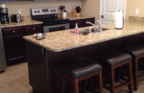 Columbia House | 4 bedroom, sleeps 8. Cheaper than a hotel! Close to Downtown, MU, and Stadium!