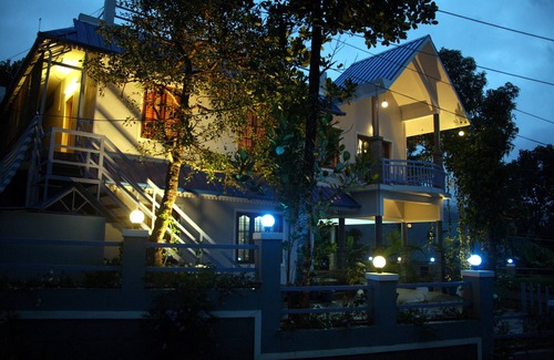 Anachal Villa | 4 Bedroom Villa with Balcony Mountain View