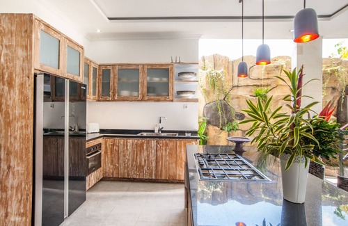 Padonan Villa | 4 Bedroom villa with rice paddy views