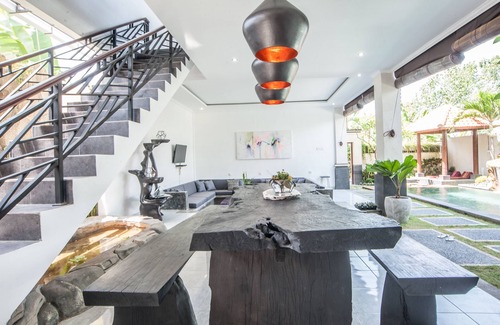 Padonan Villa | 4 Bedroom villa with rice paddy views