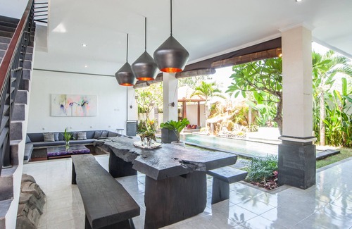 Padonan Villa | 4 Bedroom villa with rice paddy views