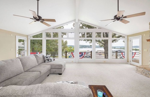Eddyville House | 4-bedroom Waterfront Home on Lake Barkley at Eddy Creek Marina Resort.