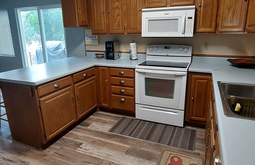 Walker House | 4 Bedrooms 1.5 Bath Great ViewsnWalking distance to town Bike Trailnquiet area
