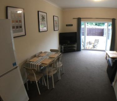 Frampton House | 4 Bedrooms, 3 Bathrooms, Comfy beds, 5 Netflix TVs & VAN PARKING