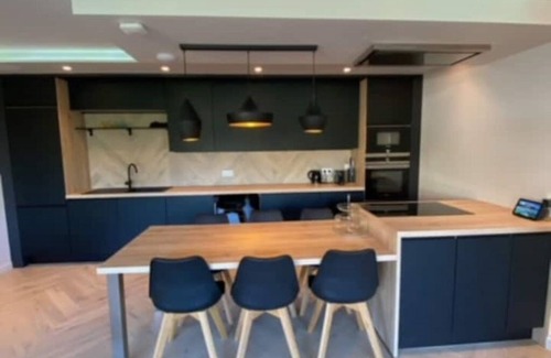 Cap-d'Antibes Apartment | 4 bedrooms central in Juan les Pins, garage, swimming pool, tennis