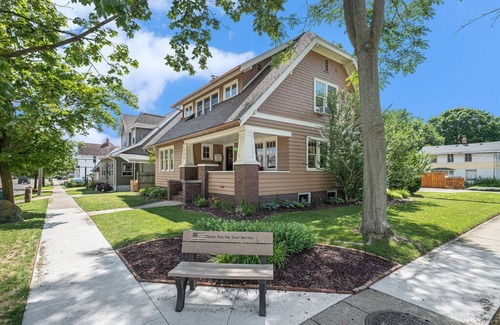Flushing House | 4 Beds, 4 bathrooms! 1 block to town shops, bars, bowling, canoeing, and parks!