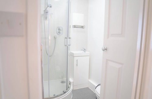 Edgbaston Apartment | 4 Beds & 4 Baths at City center with free parking