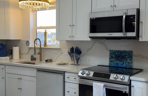 White Sands Cottages House | 4 Beds/4Baths ROOFTOP! Gorgeous MODERN 360 degree views STEPS TO THE BEACH!