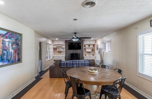Midland House | 4 Beds ~ Game Room ~ Walk to DT ~ Pets Ok ~ BBQ