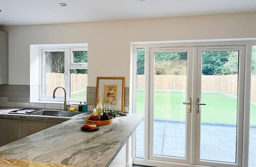 Manton House | 4 Beds House Coventry Sleep 7 With 3parking Spaces