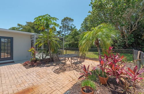 Coquina Sands House | 4 blocks to the Lowdermilk beach. Walk to movie theatre, mall and grocery store