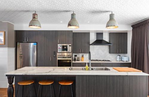 Mount Coolum House | 4 Boardrider Crescent