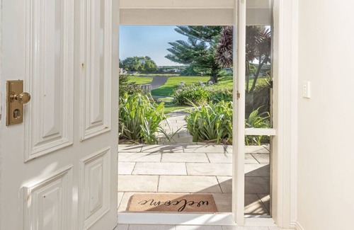 Warrnambool House | 4 BR house near beach sleeps 9